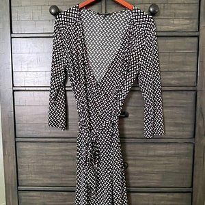 Jones NY - Black & White (M) Tie front Dress